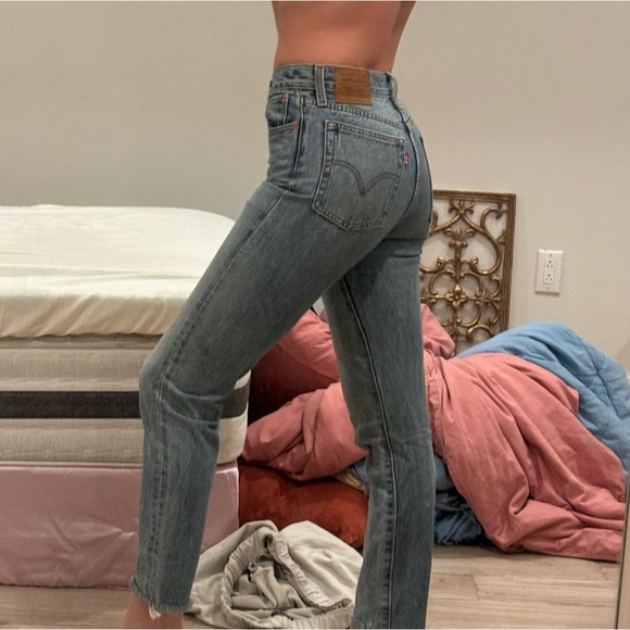 levi’s wedgie jean - Picture 5 of 7